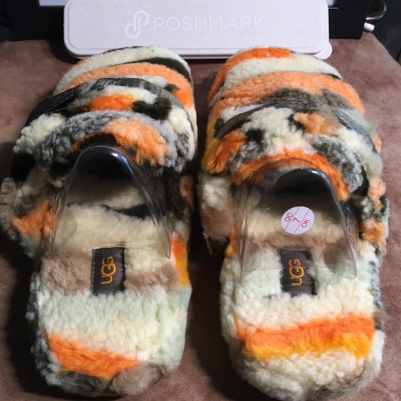 UGG NIB AUTHENTIC FLUFF IT CALI COLLAGE OLIVE UNISEX SLIPPERS - Picture 10 of 16